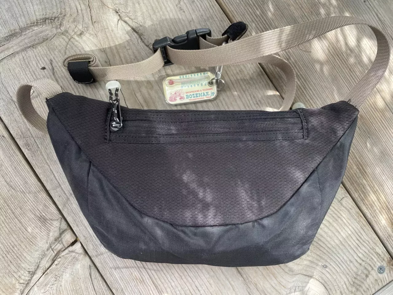 サコッシュの内側のメッシュ&クッション素材