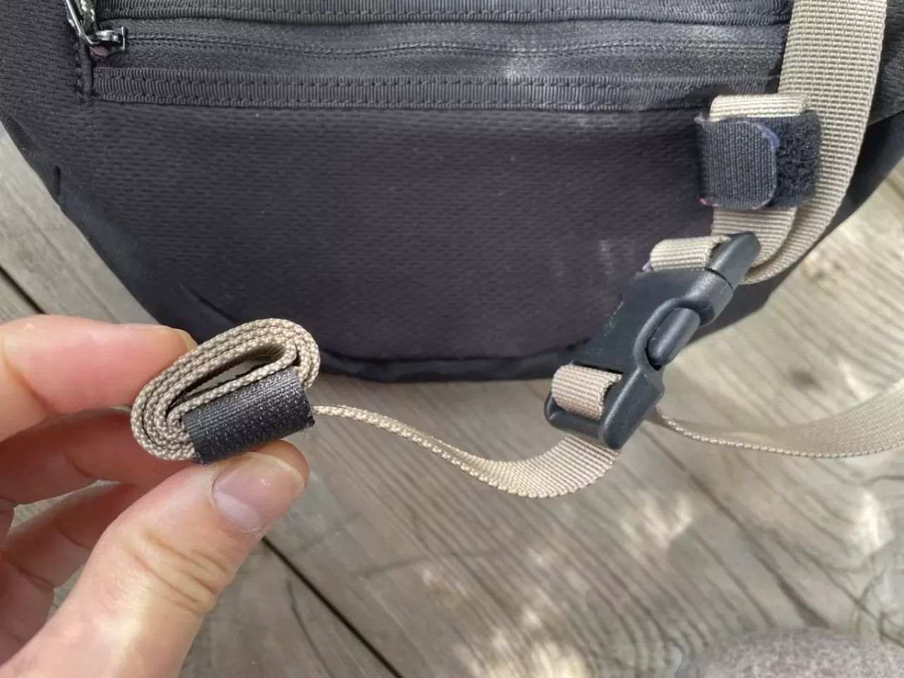 サコッシュのストラップを短くしても邪魔にならない