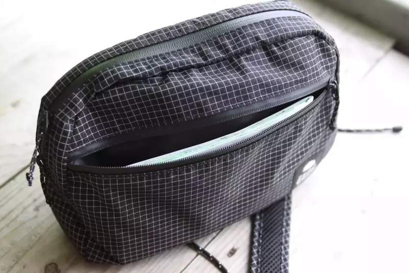 サコッシュ 地図 収納