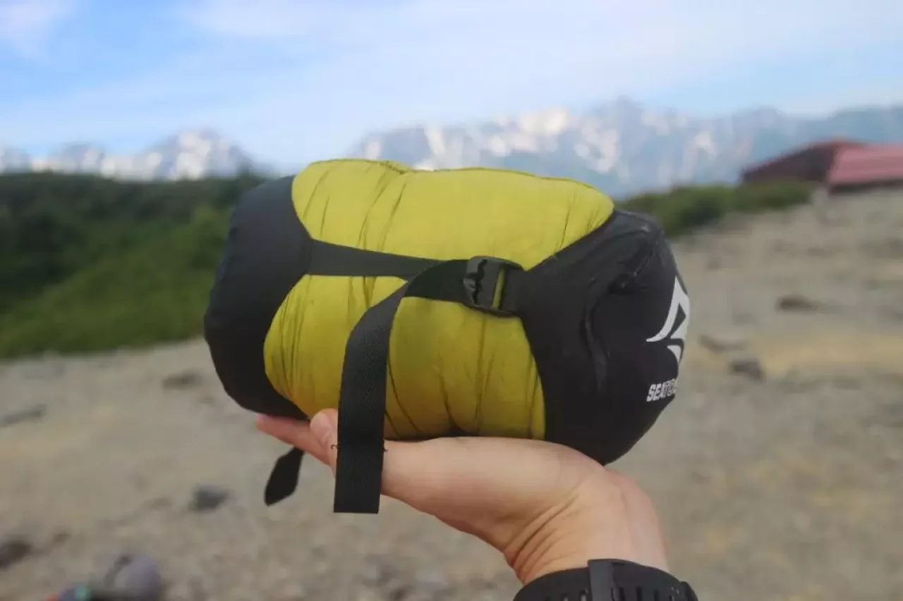 濡れに強く保温力にも優れた350gのダウンシュラフ