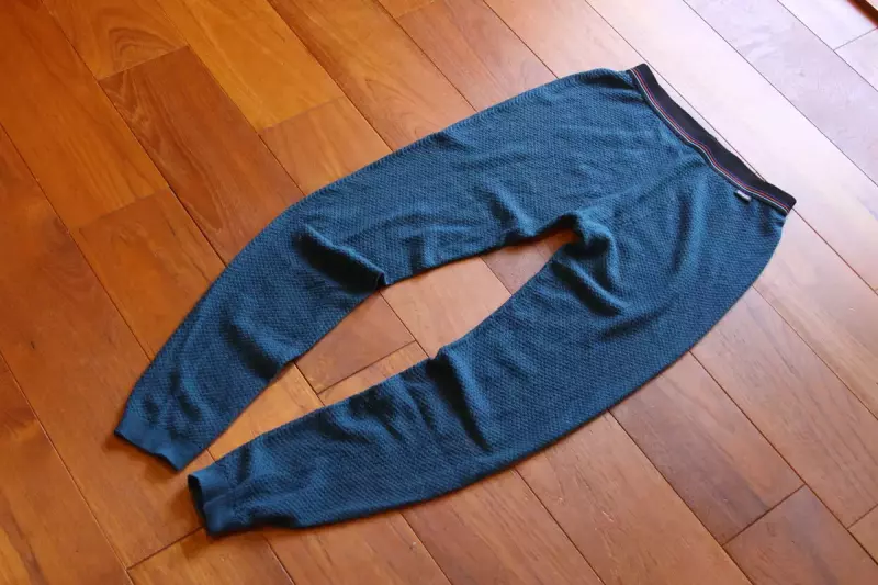 【レビュー】行動も休憩もパタゴニアのキャプリーンエアボトムで過ごす|ベースレイヤー・Tシャツ|登山ウェア|山のモノ|登山・トレラン・山スキーマガジン「山旅旅」