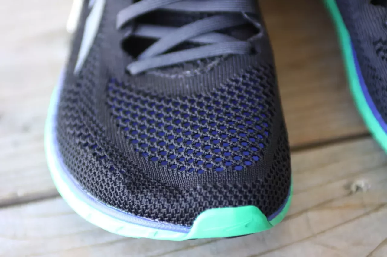 アッパーは通気性があり