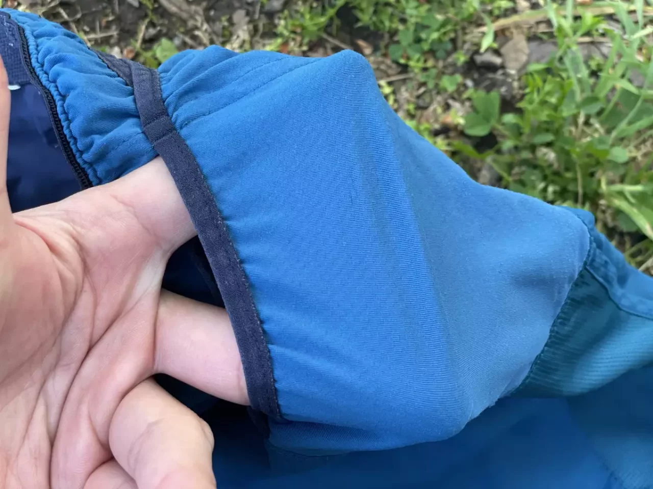 左右にストレッチ性の生地を使ったポケットが2つ-トレイルランニングに最適なショーツ