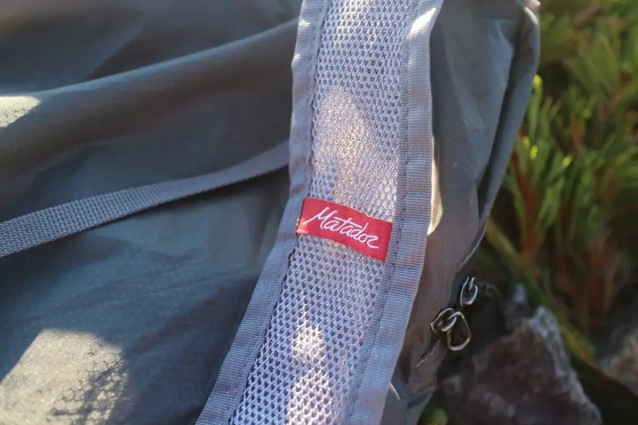 メッシュのショルダー