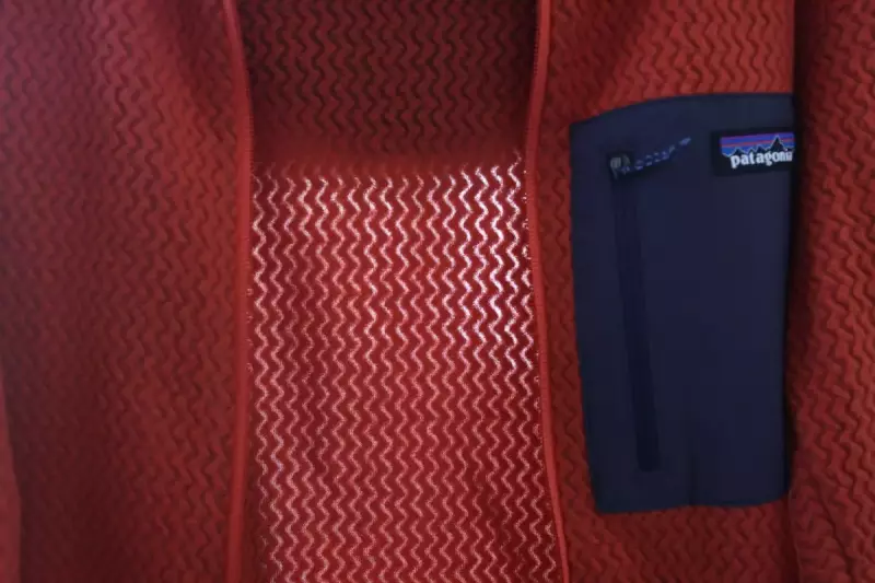 R 1フリースのフリース素材は独自のジグザグ織りの生地