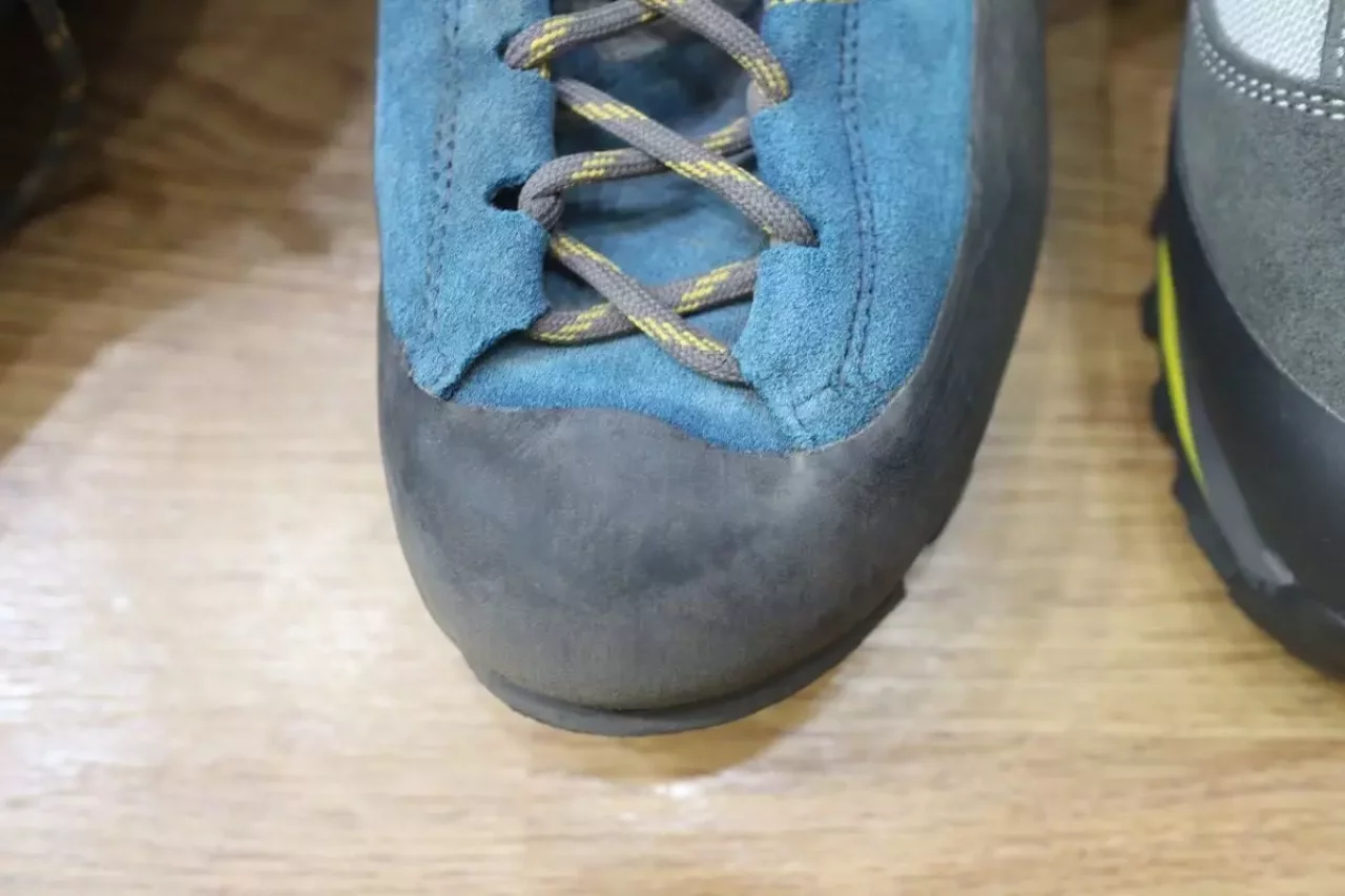 登山靴『ラスポルティバ ボルダー エックス ミッド GTX』のシューレース