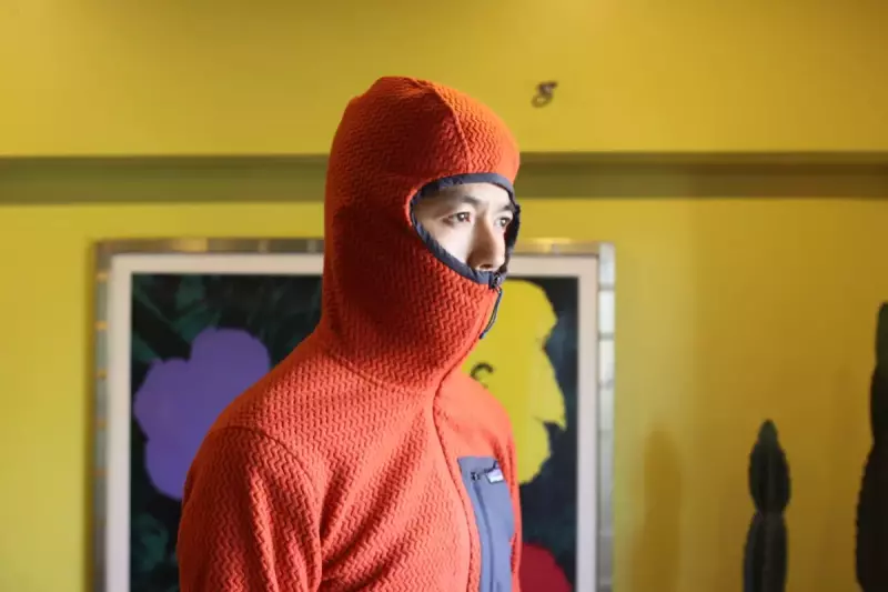 フィット感に優れたフード