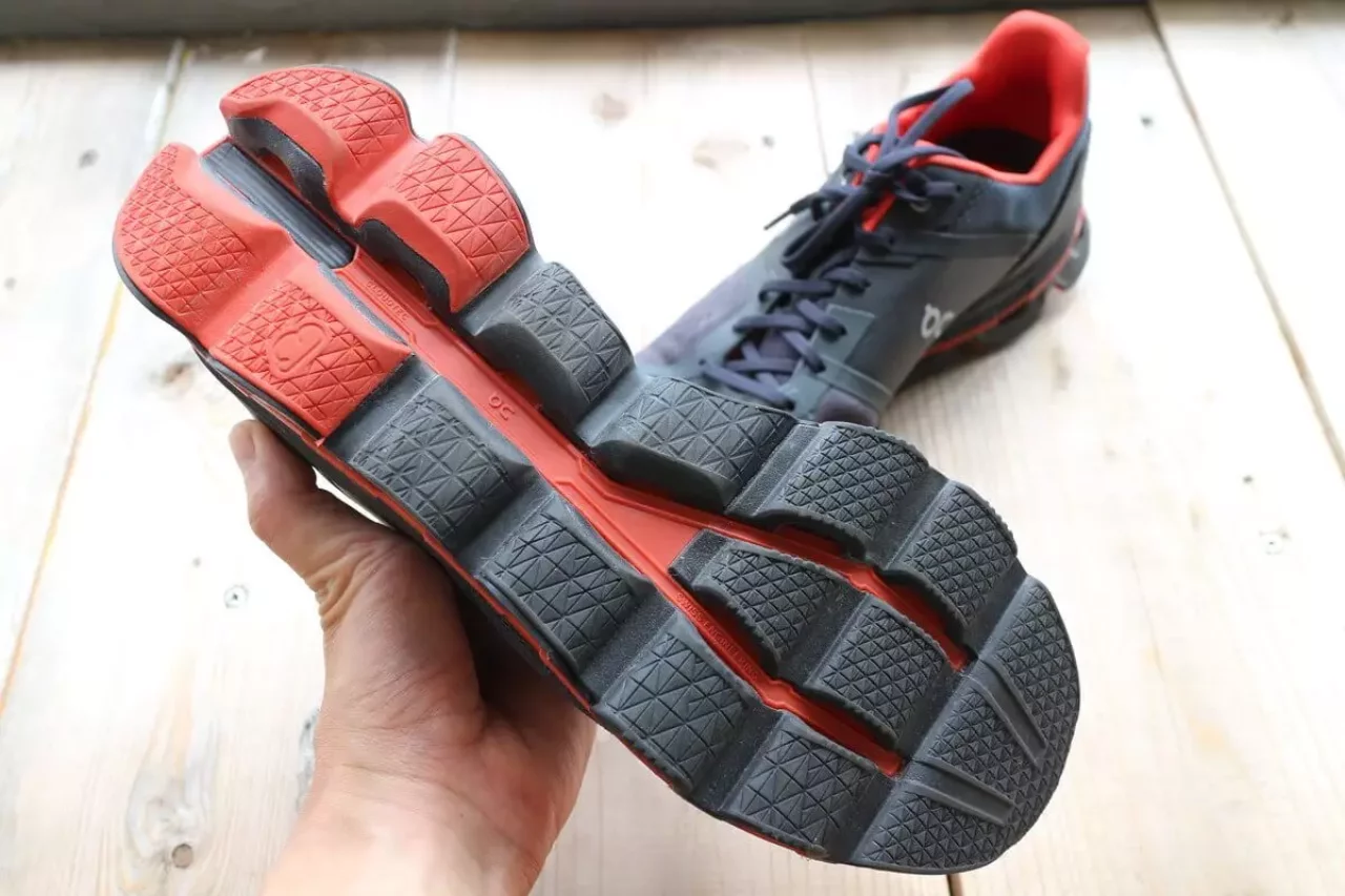 ランニングシューズ『On クラウドエース』