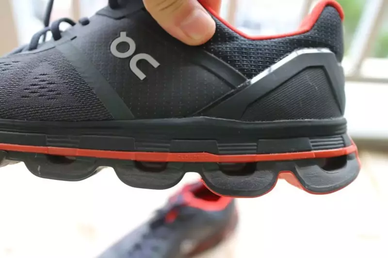 ランニングシューズ『On クラウドエース』