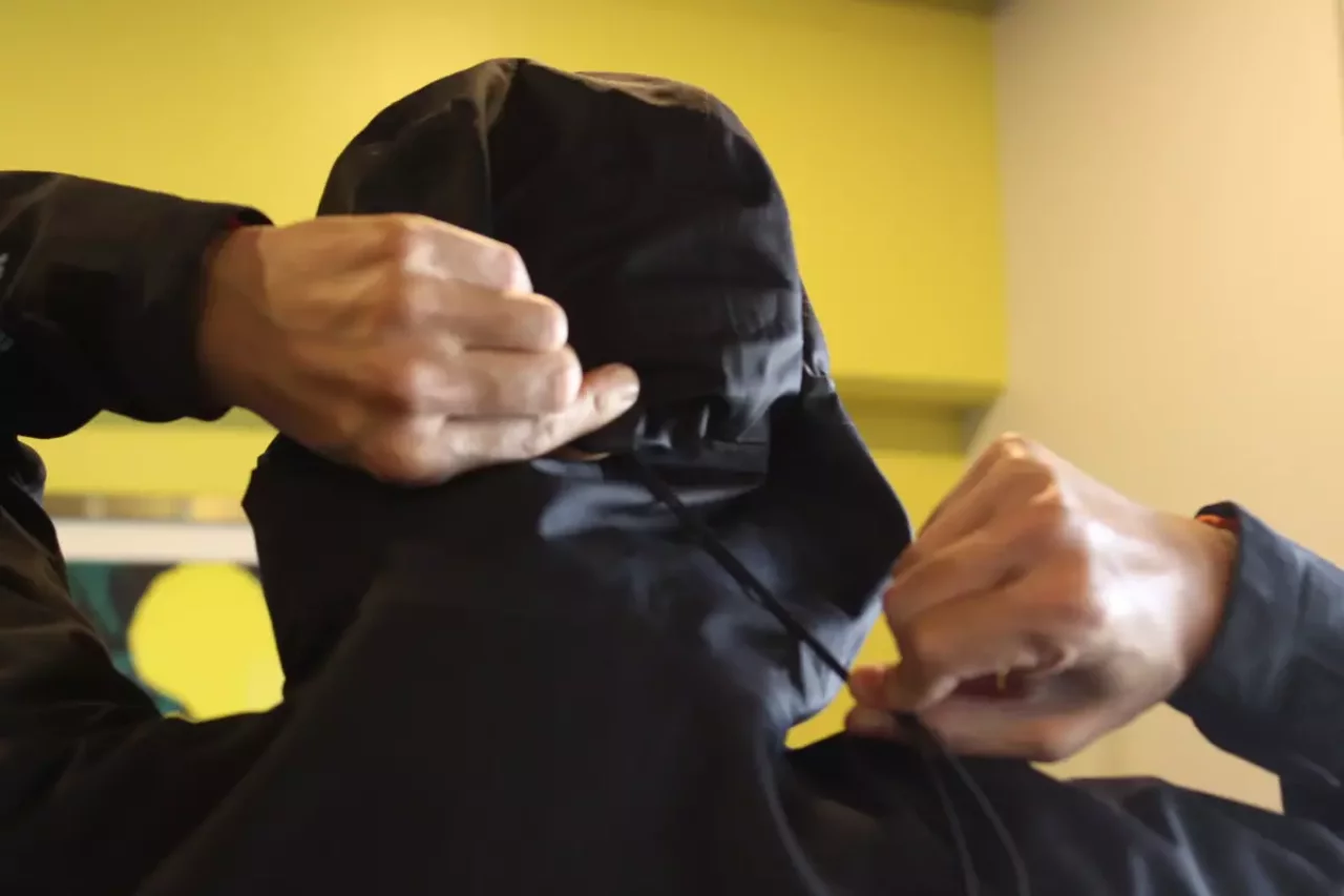 マウンテンハードウェア ドライピークジャケット フード