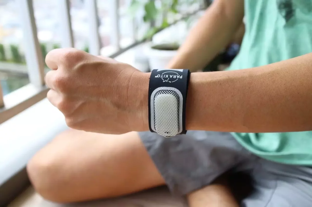 虫除けリストバンド『パラキート』