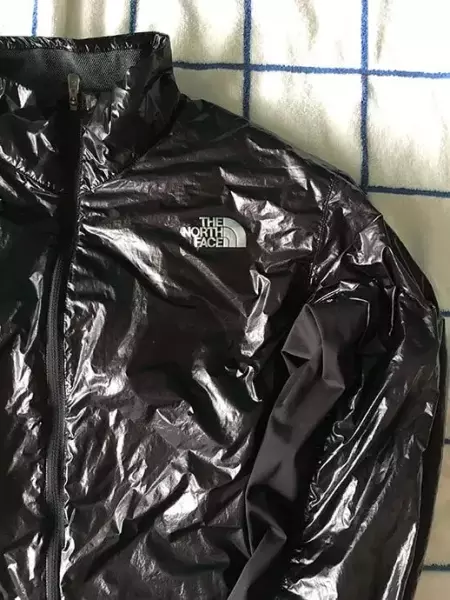 ホワイトランニングジャケット