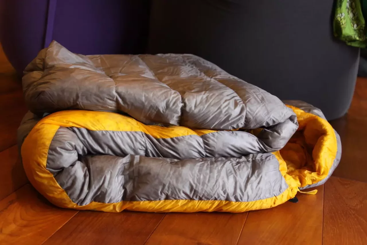 シートゥーサミット シュラフ 嵩