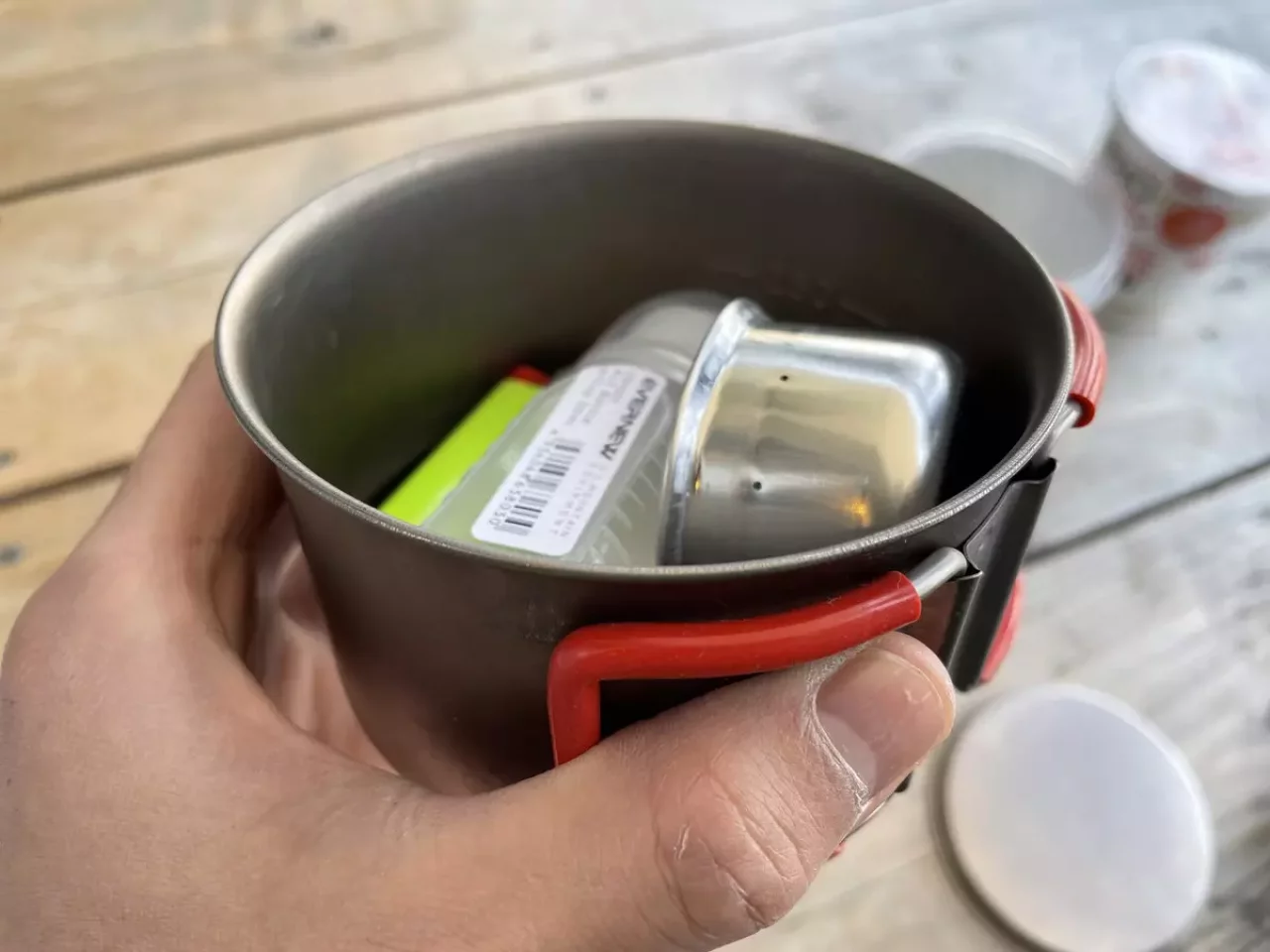 エバニューのチタンクッカー400FDの中に縦にしても横にしても収納可能