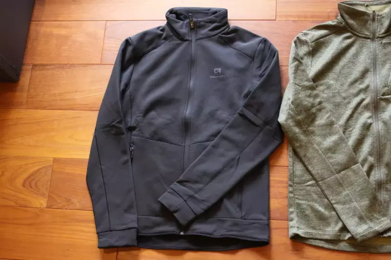サロモンのミッドレイヤー