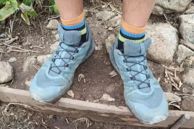 シューズ『サロモン SENSE RIDE GORE-TEX® INVISIBLE FIT』