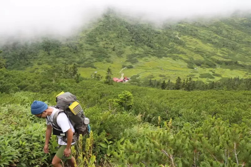 黒部五郎小舎を後に