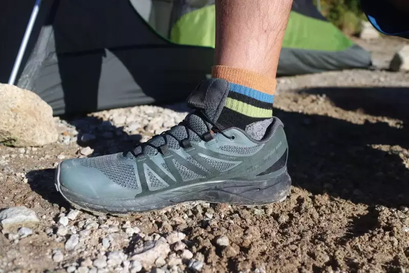 シューズ『サロモン SENSE RIDE GORE-TEX® INVISIBLE FIT』