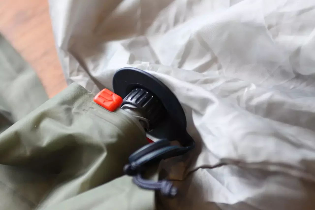 サーマレストの新テントマットのバルブ