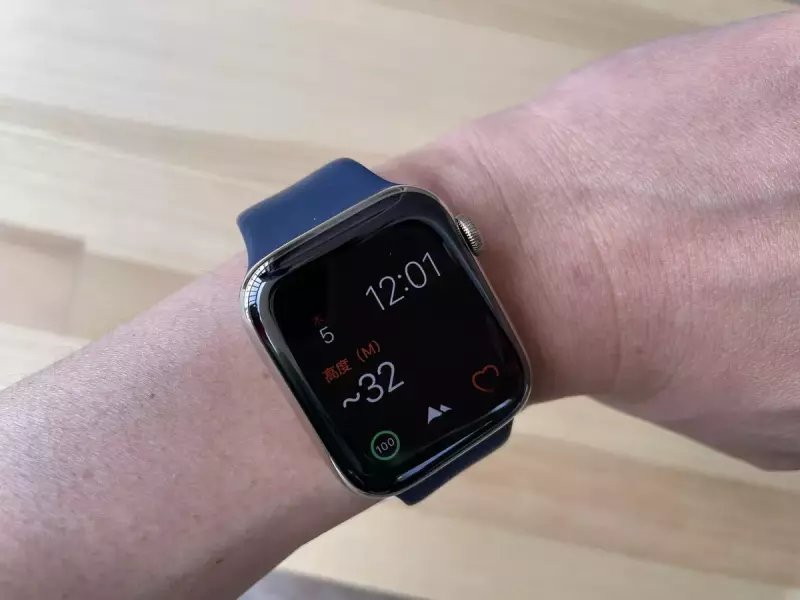 文字盤で瞬時に登山に必要な情報をキャッチ