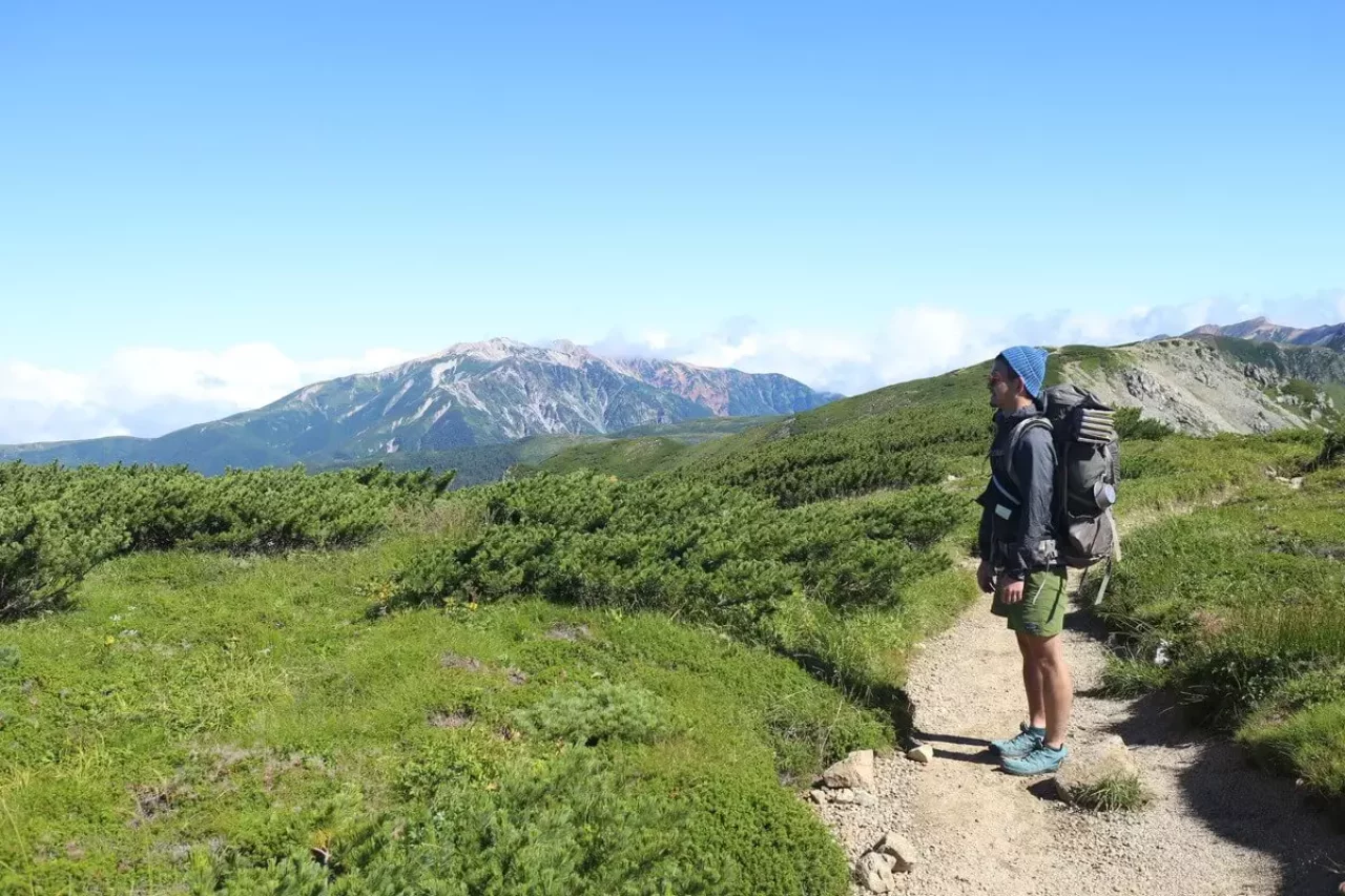 三俣蓮華岳を後にして、丸山を経由し双六岳へ向かう