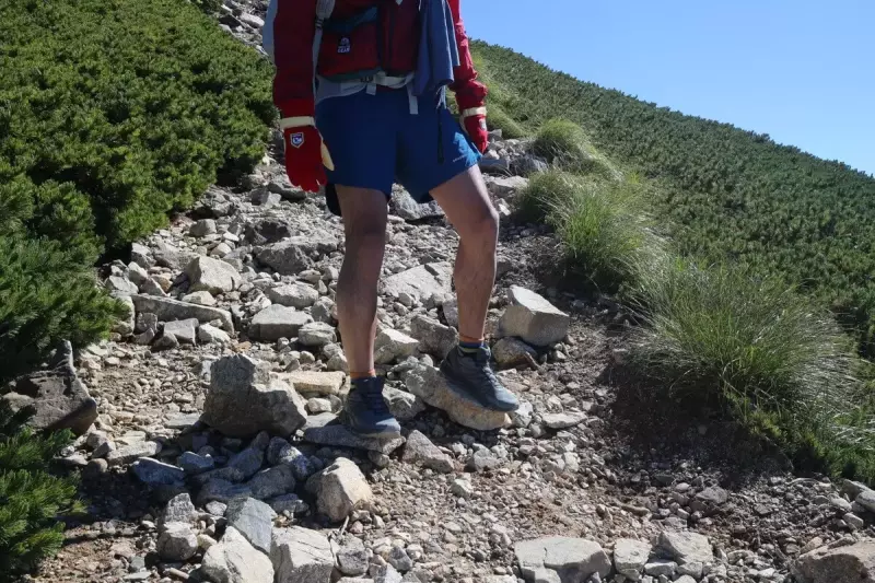 シューズ『サロモン SENSE RIDE GORE-TEX® INVISIBLE FIT』