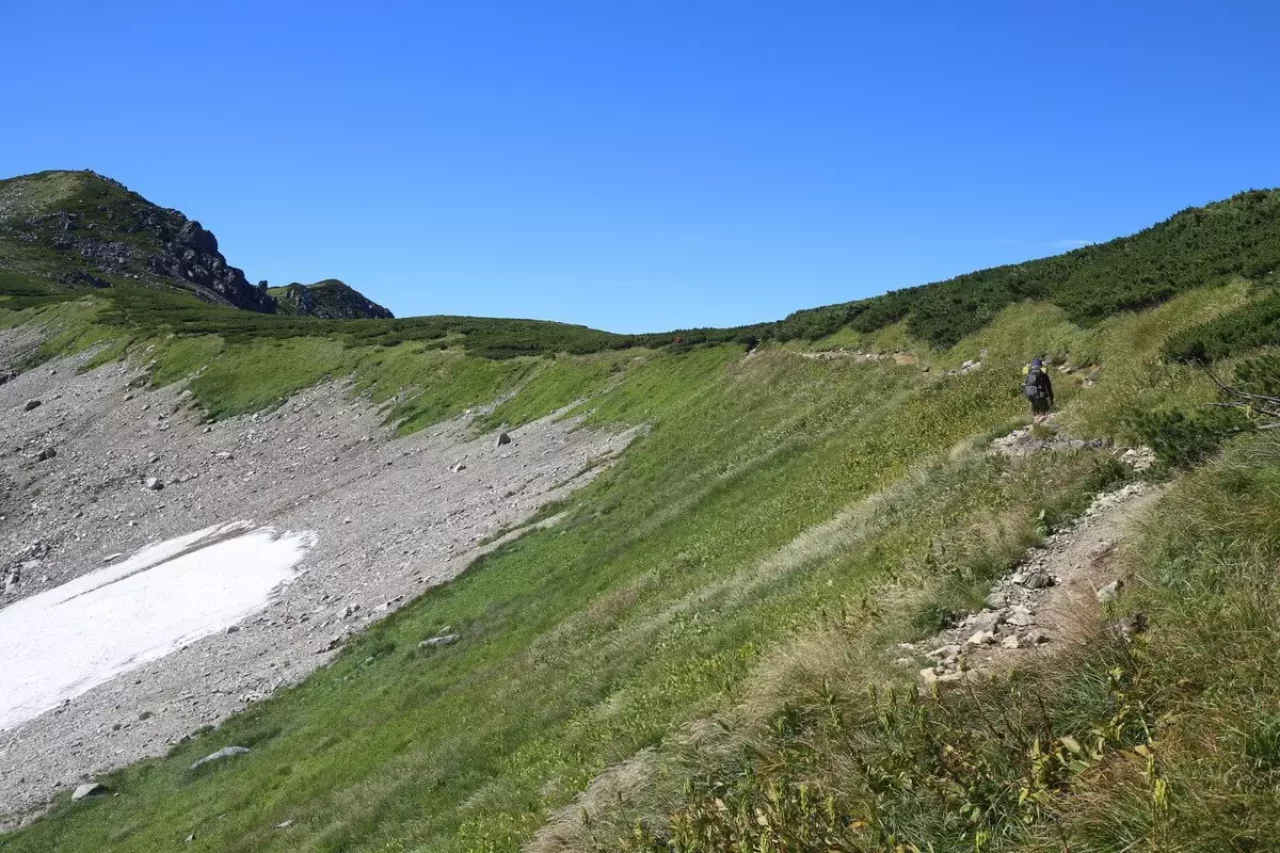 三俣蓮華岳を後にして、丸山を経由し双六岳へ向かう