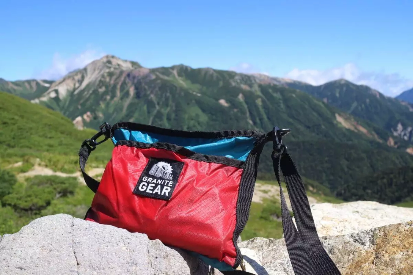 グラナイトギア ハイカーサチェル-登山でよく使うアイテムを整理して収納できるサコッシュ