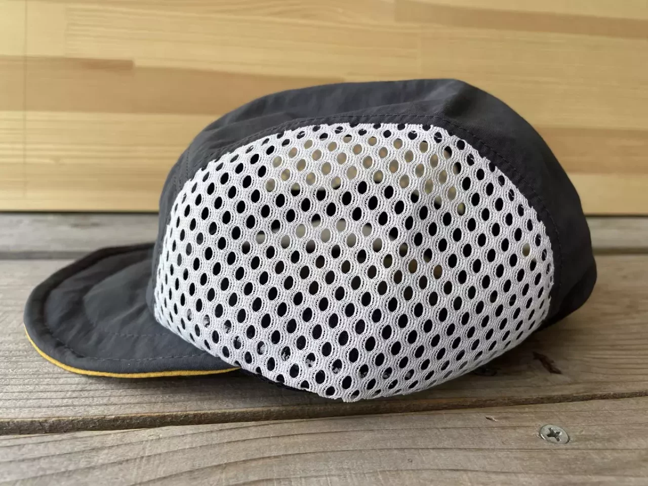 通気性に優れ強い日差しから頭を守る