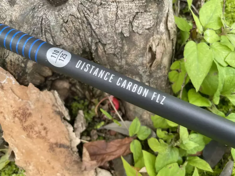 フリックロックで長さ調整を可能にした『ディスタンスカーボンFLZ』