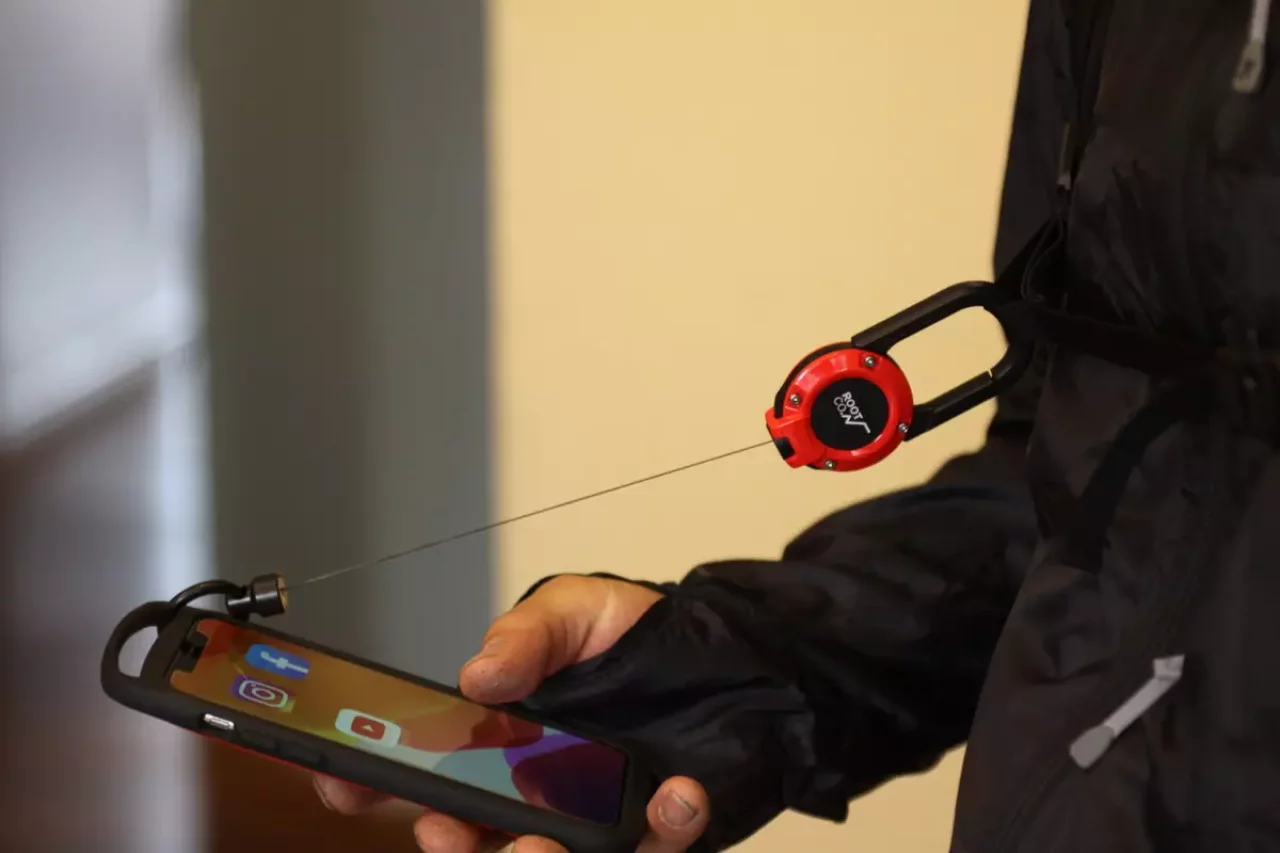 登山時のスマホ落下防止のストラップ&スマホケース