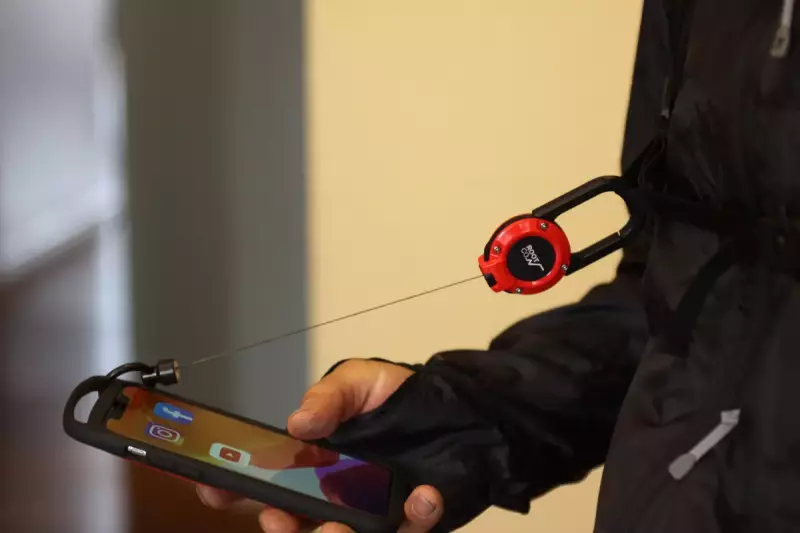 登山時のスマホ落下防止のストラップ&スマホケース