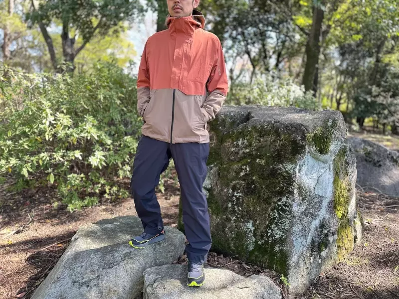 透湿性40,000g/㎡を実現!軽量で汎用性に優れたレインジャケット&パンツ『サロモン アウターパスコレクション』|レインウェア|登山ウェア|山のモノ|登山・トレラン・山スキーマガジン「山旅旅」