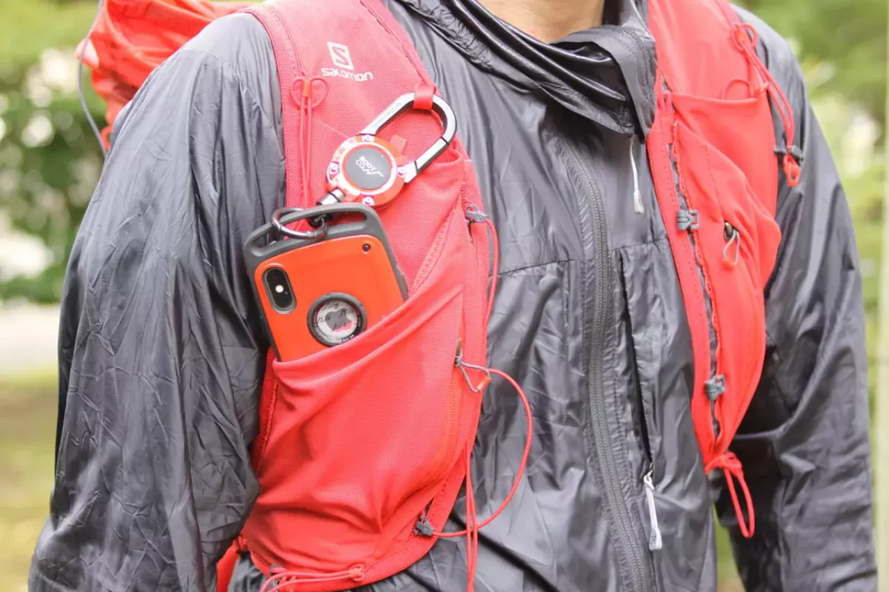 登山 スマホ落下防止