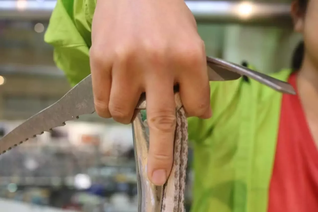 チタン製ピッケル『ミゾー 赤星』