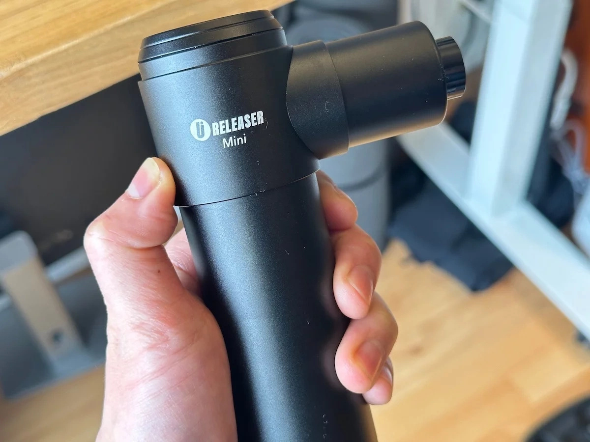 登山前後のマッサージ&セルフケアに効くマッサージガン!腰と膝痛みの予防&解消方法