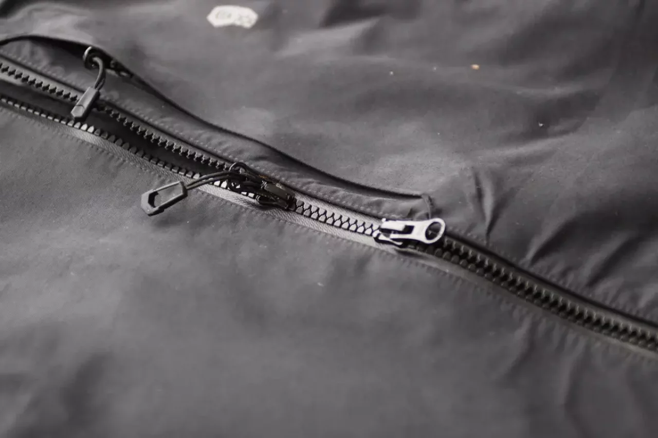 ハードシェル ダブルジッパー