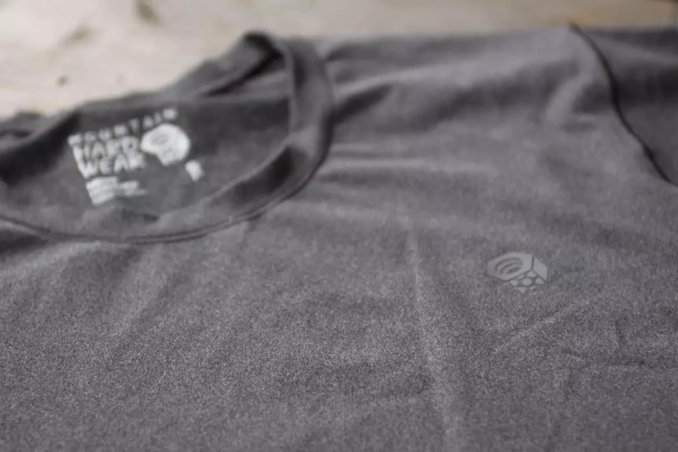 【レビュー】マウンテンハードウェア ギーロングスリーブクルー-保温力のあるベースレイヤー