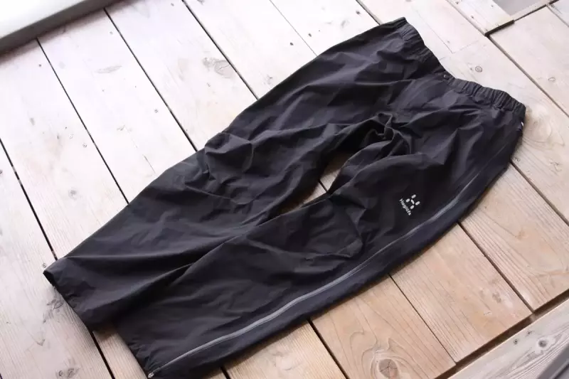 【レビュー】ホグロフス リムシリーズ-軽量で透湿性に長けたレインパンツ|レインウェア|登山ウェア|山のモノ|登山・トレラン・山スキーマガジン「山旅旅」
