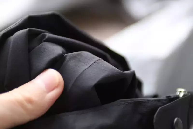 ホグロフスのレインパンツの縫製