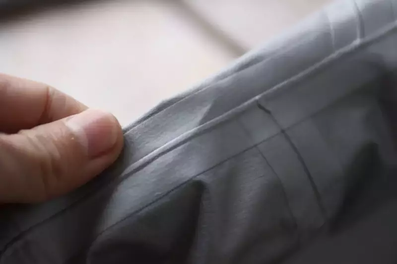 ホグロフスのレインパンツの縫製