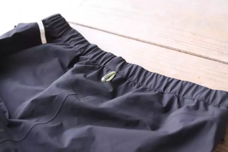 レインパンツのウエスト