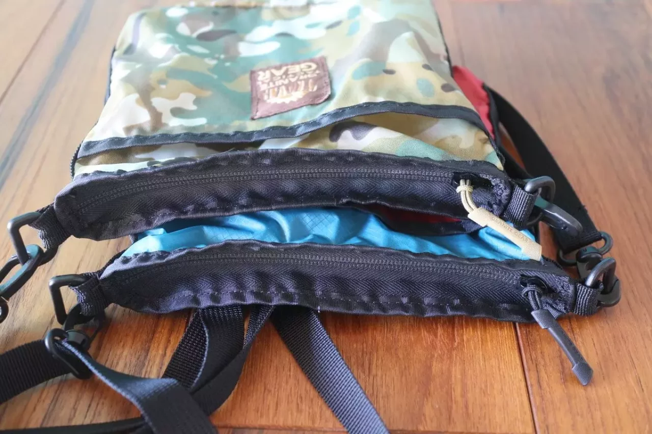 グラナイトギアのハイカーサチェルとタクティカルサチェルの2つ