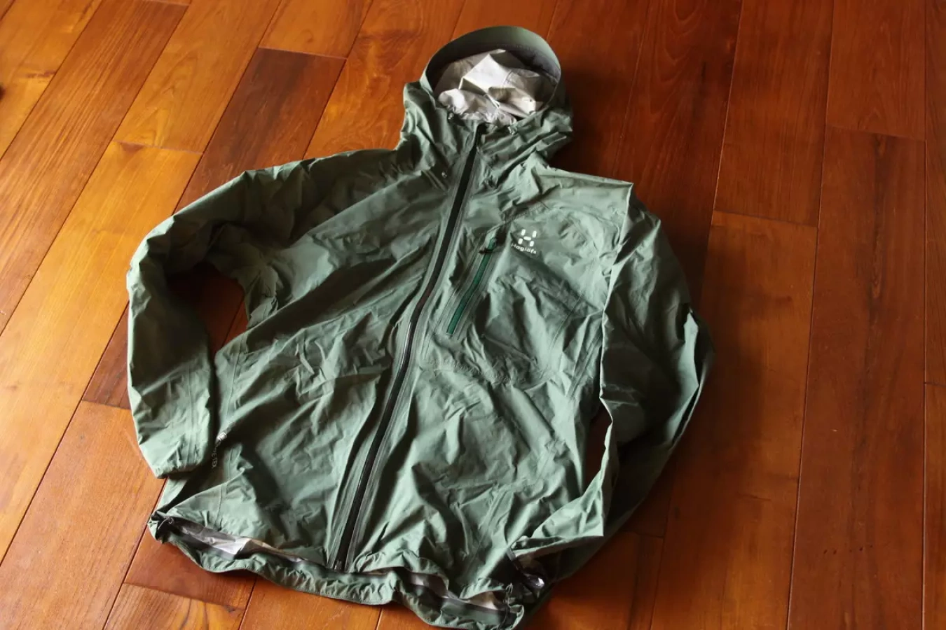 【レビュー】ホグロフス定番!軽量ゴアテックスレインウェア