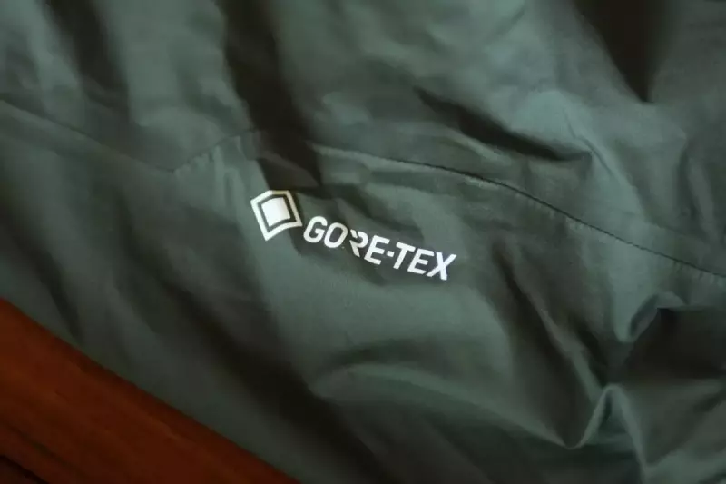 ゴアテックス パックライト プラス