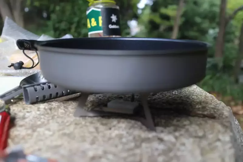 【レビュー】エスビット アルミフライパン-料理の幅が広がる|クッカー|調理器具・燃料・水筒|登山ギア|山のモノ|登山・トレラン・山スキーマガジン「山旅旅」