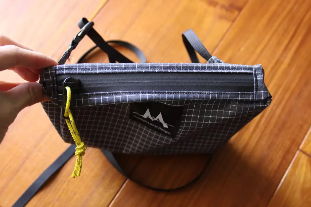 マウンテンローレルデザイン ブリトーウエストパックの厚み