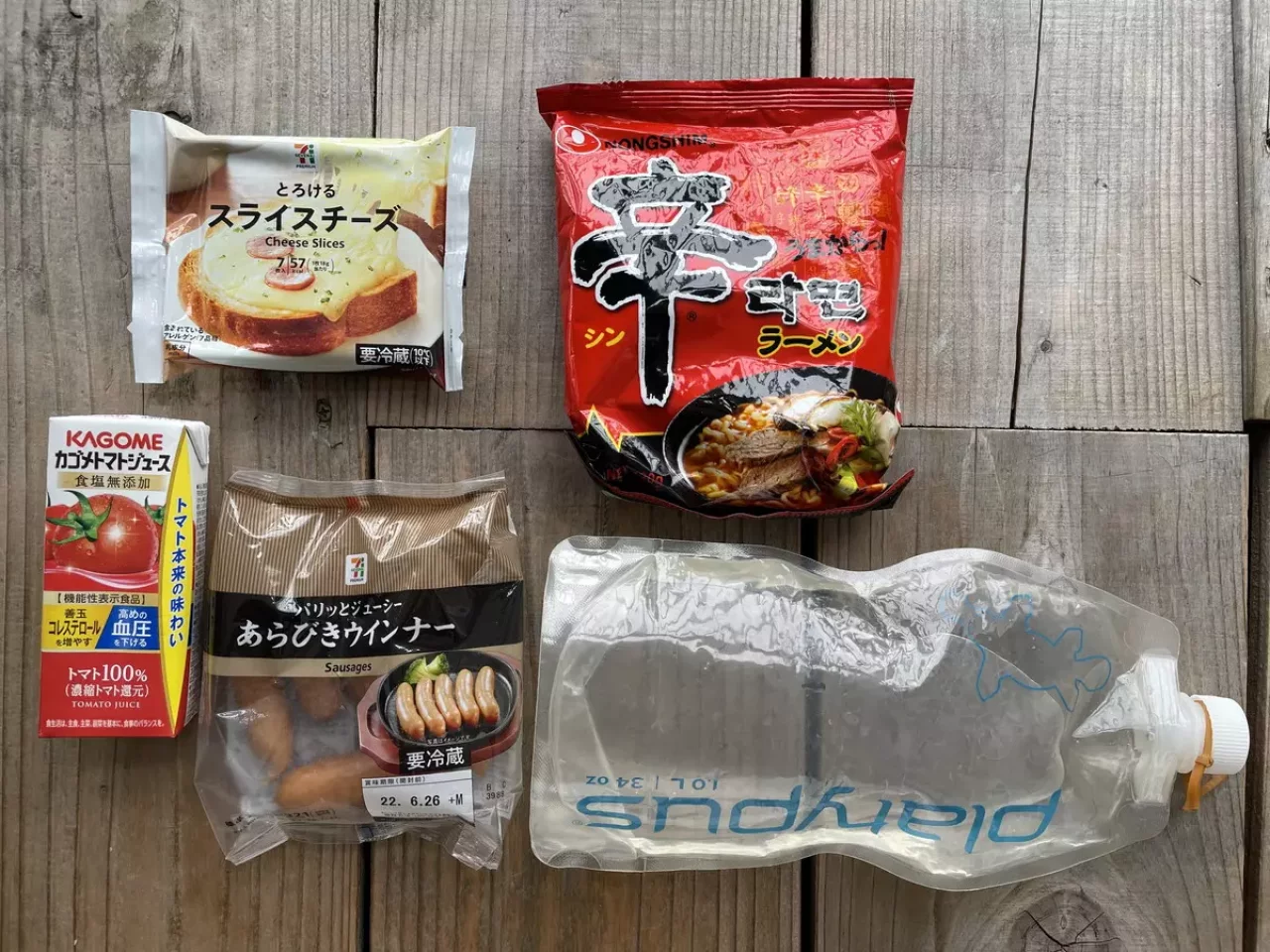 コンビニ食材だけの簡単レシピ『濃厚トマトチーズ辛ラーメン』