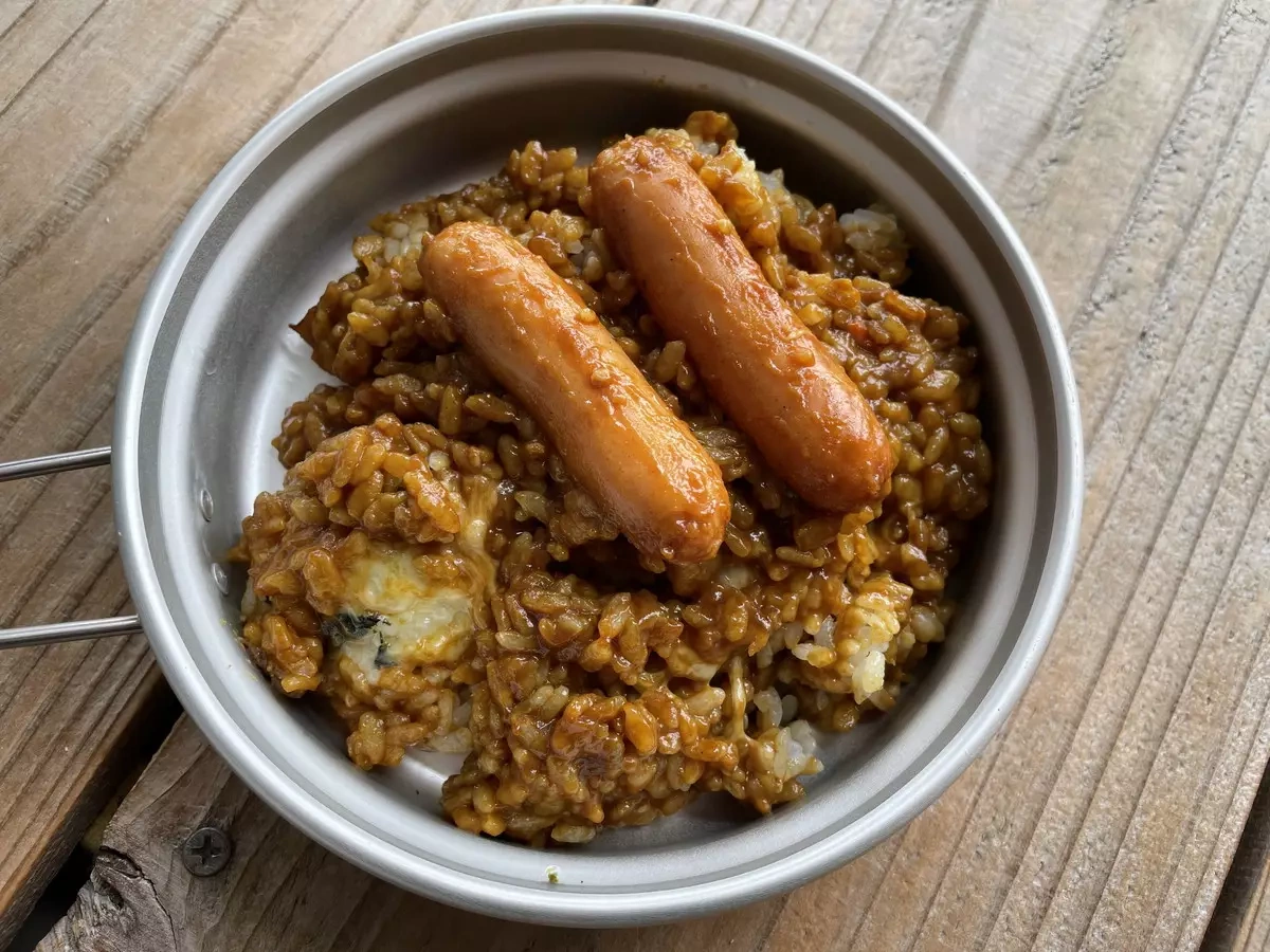 【簡単レシピ】コンビニ食材だけで作る『カレーめし丼』