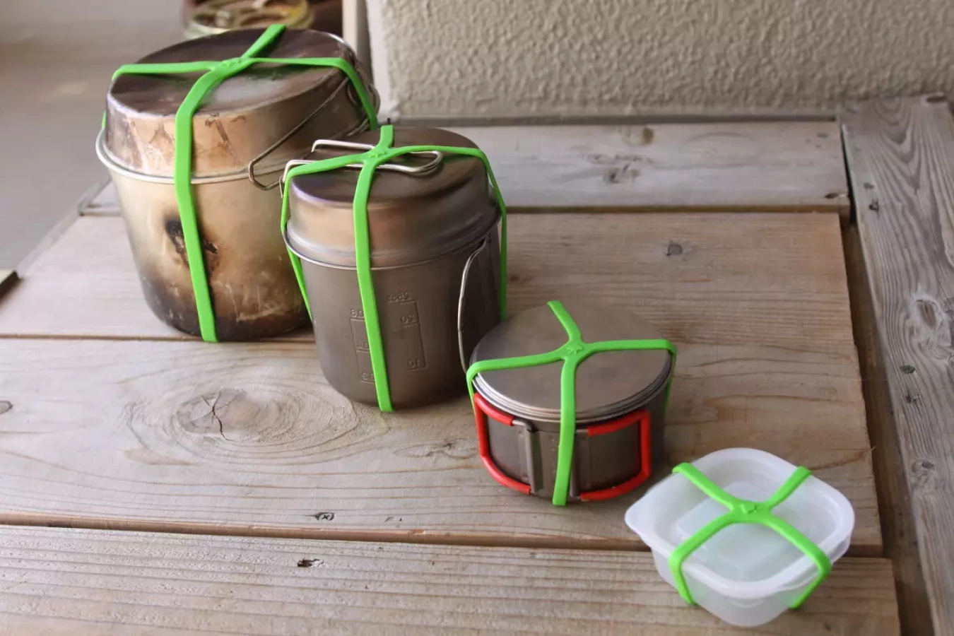 【レビュー】クッカーや食器まとめる為のクロスバンド